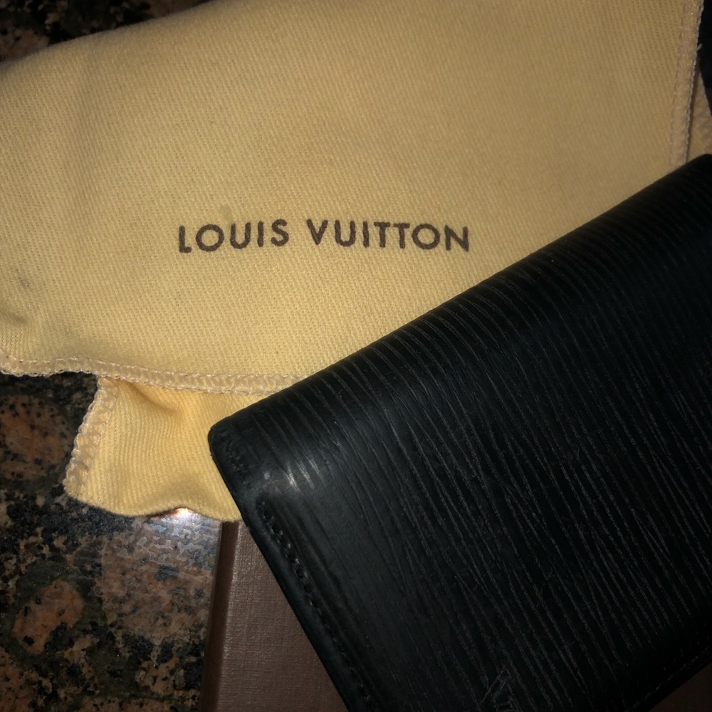 Louis Vuitton Black Wallet w/ storage box & linen.